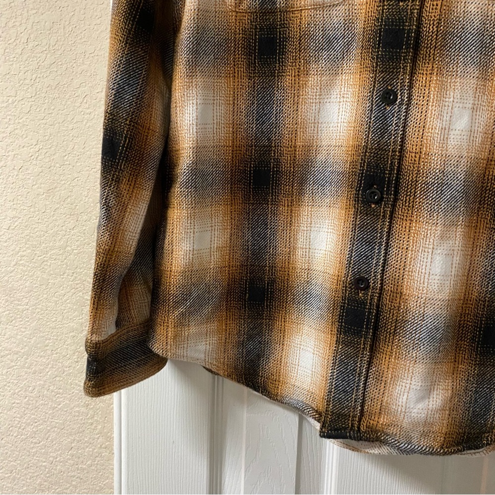 American Eagle Men’s Size Medium Plaid Button-Up Shirt in Gold and Black Fleece - Picture 4 of 11
